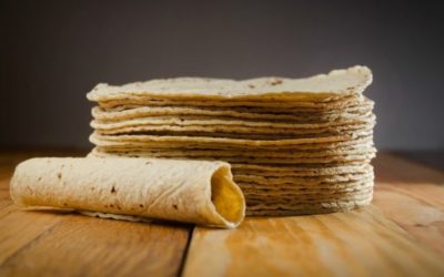 Denuncian campesinos alza hormiga en tortillas por acaparamiento del maíz