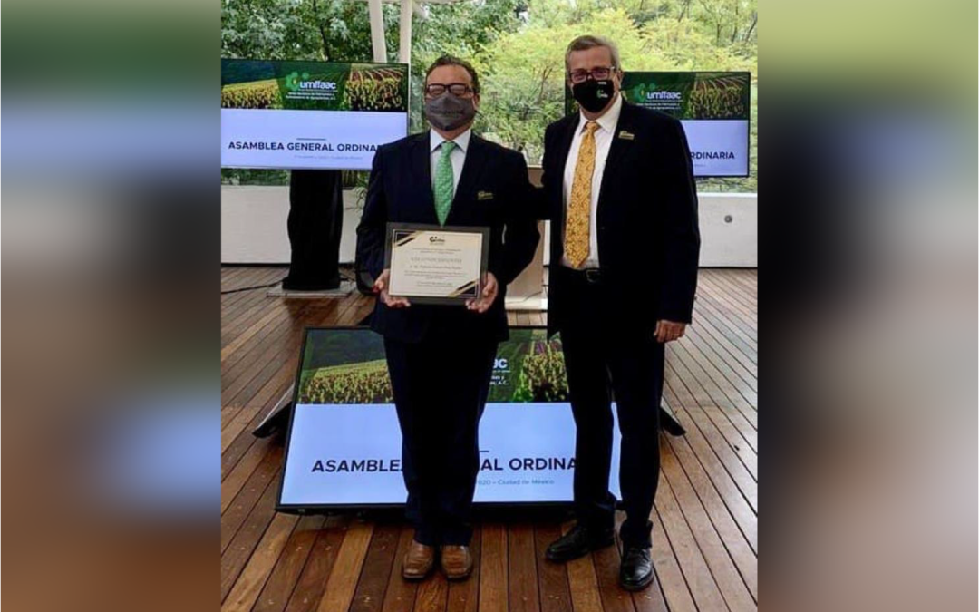 Ing. Francisco Ortiz e Ing. Luis Eduardo González en la Asamblea General Ordinaria donde este último fue electo presidente de la UMFFAAC